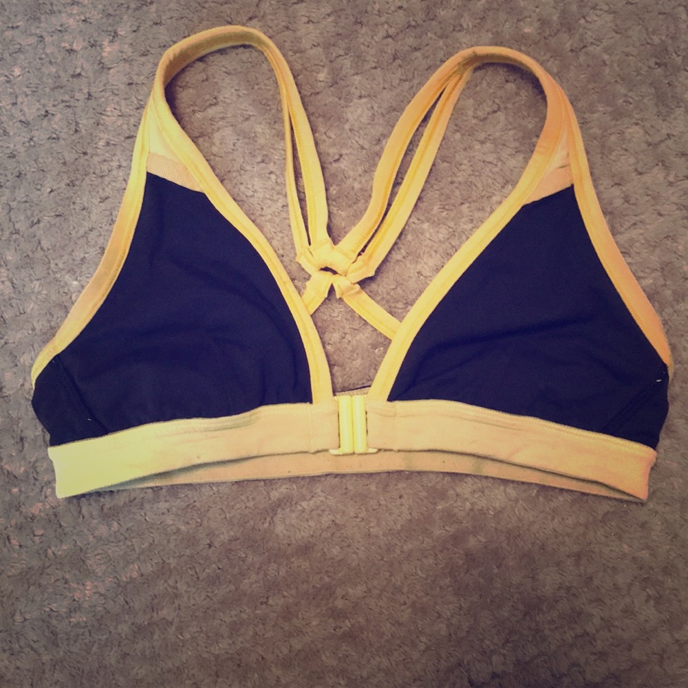 Lululemon sports bra